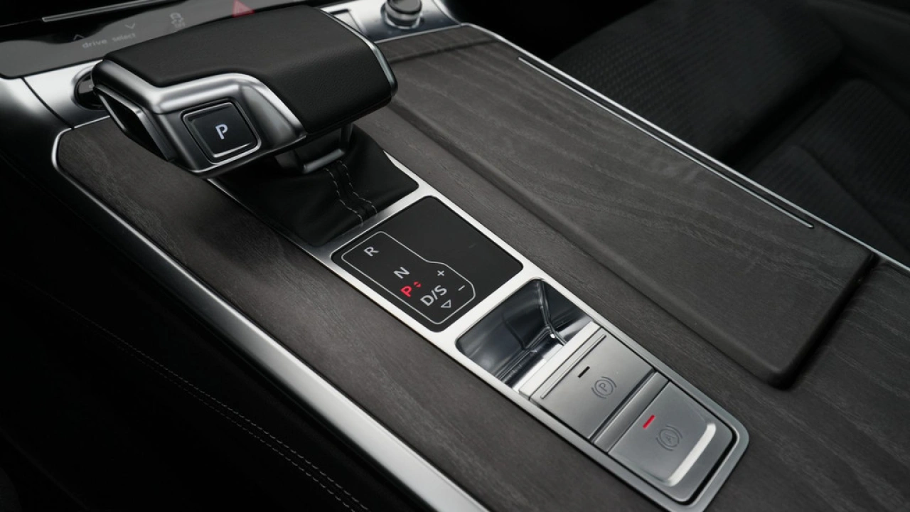Audi A6 Avant 55 TFSI e quattro S edition Competition