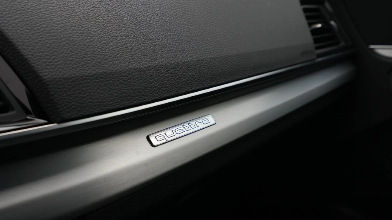 Audi Q5 50 TFSI e 299 pk S-Tronic S line edition Competition