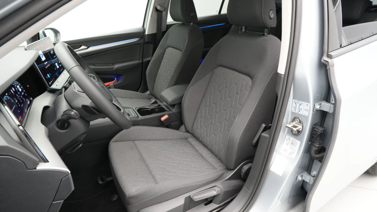 Volkswagen Golf 1.5 eTSI 150pk DSG Oranje Edition
