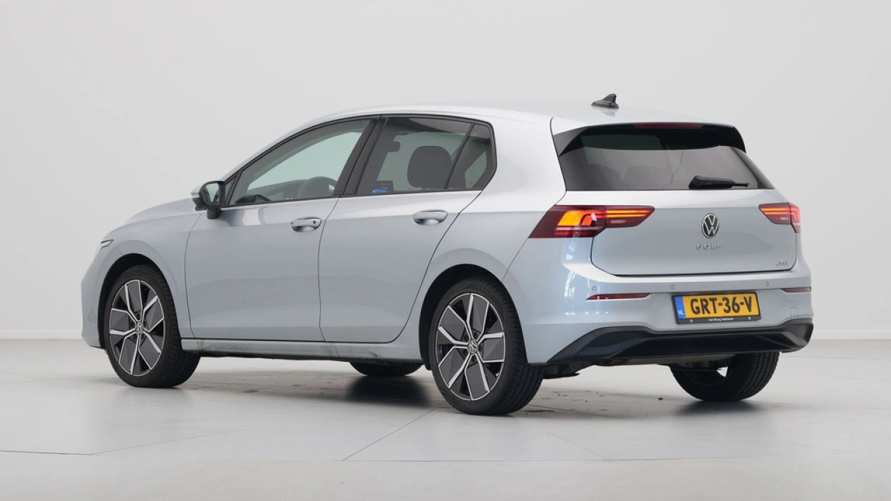 Volkswagen Golf 1.5 eTSI 150pk DSG Oranje Edition