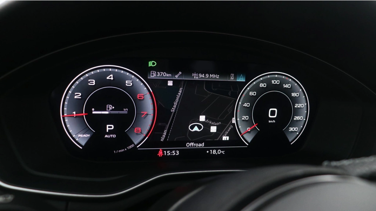 Audi A4 Avant 35 TFSI S edition Competition | Camera | Stoelverwarming | PDC v+a |