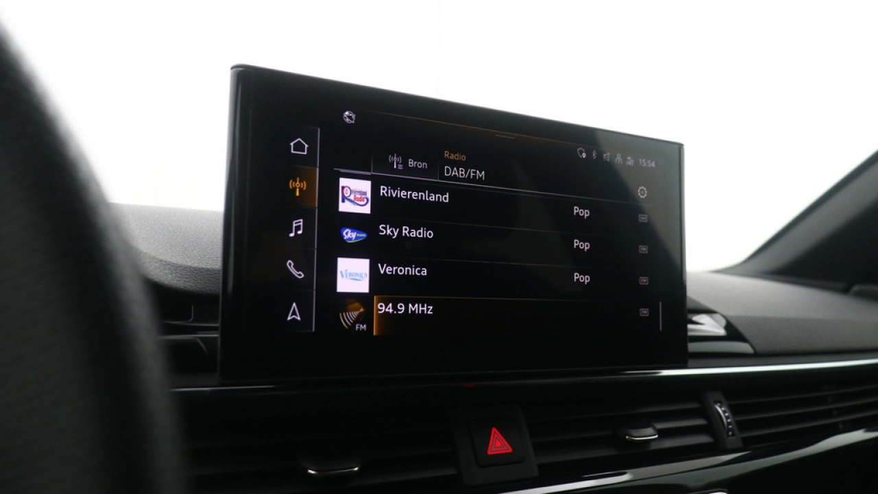 Audi A4 Avant 35 TFSI S edition Competition | Camera | Stoelverwarming | PDC v+a |