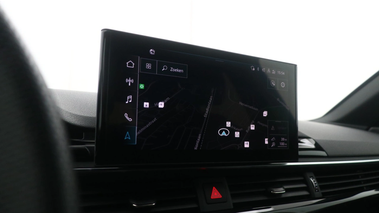 Audi A4 Avant 35 TFSI S edition Competition | Camera | Stoelverwarming | PDC v+a |
