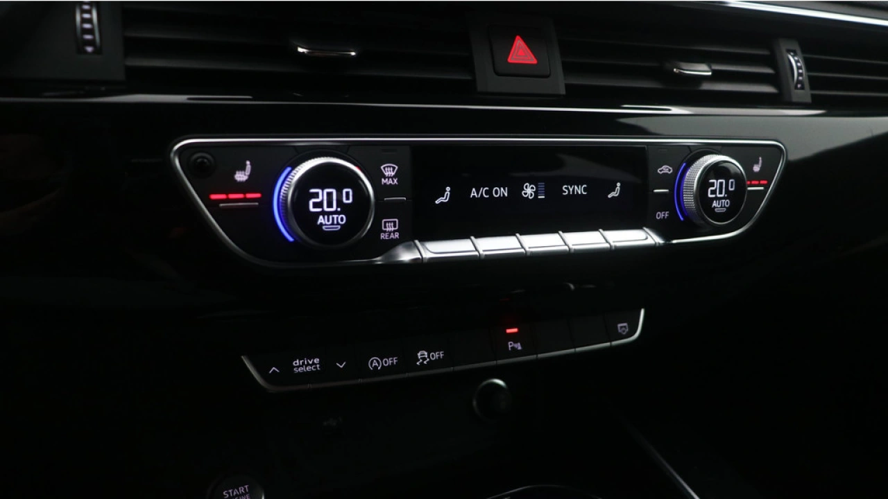 Audi A4 Avant 35 TFSI S edition Competition | Camera | Stoelverwarming | PDC v+a |