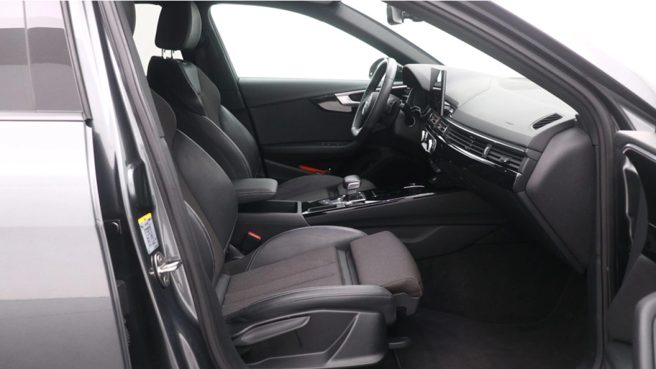 Audi A4 Avant 35 TFSI S edition Competition | Camera | Stoelverwarming | PDC v+a |