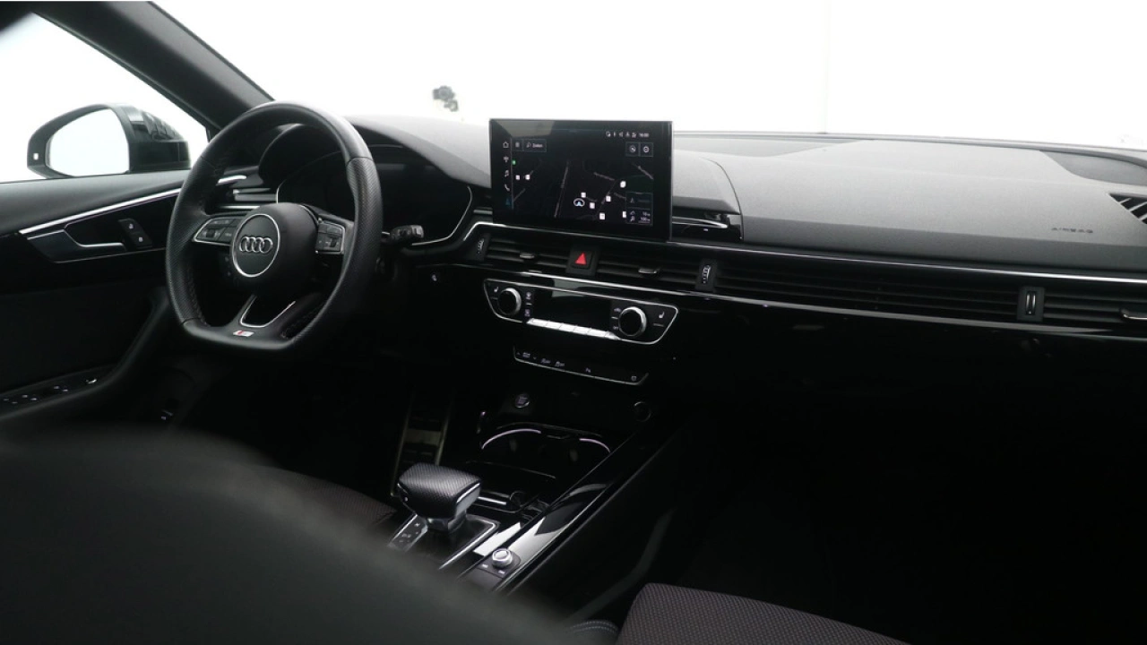 Audi A4 Avant 35 TFSI S edition Competition | Camera | Stoelverwarming | PDC v+a |