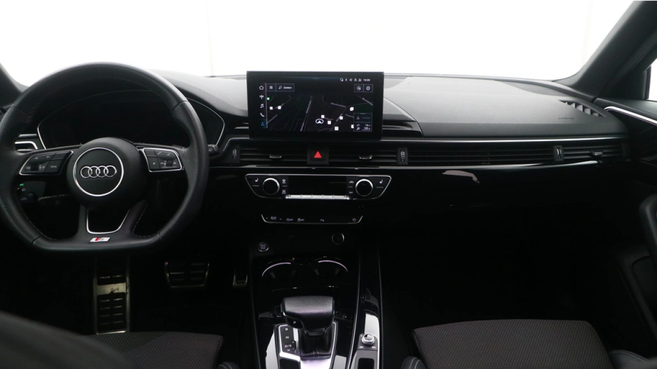 Audi A4 Avant 35 TFSI S edition Competition | Camera | Stoelverwarming | PDC v+a |