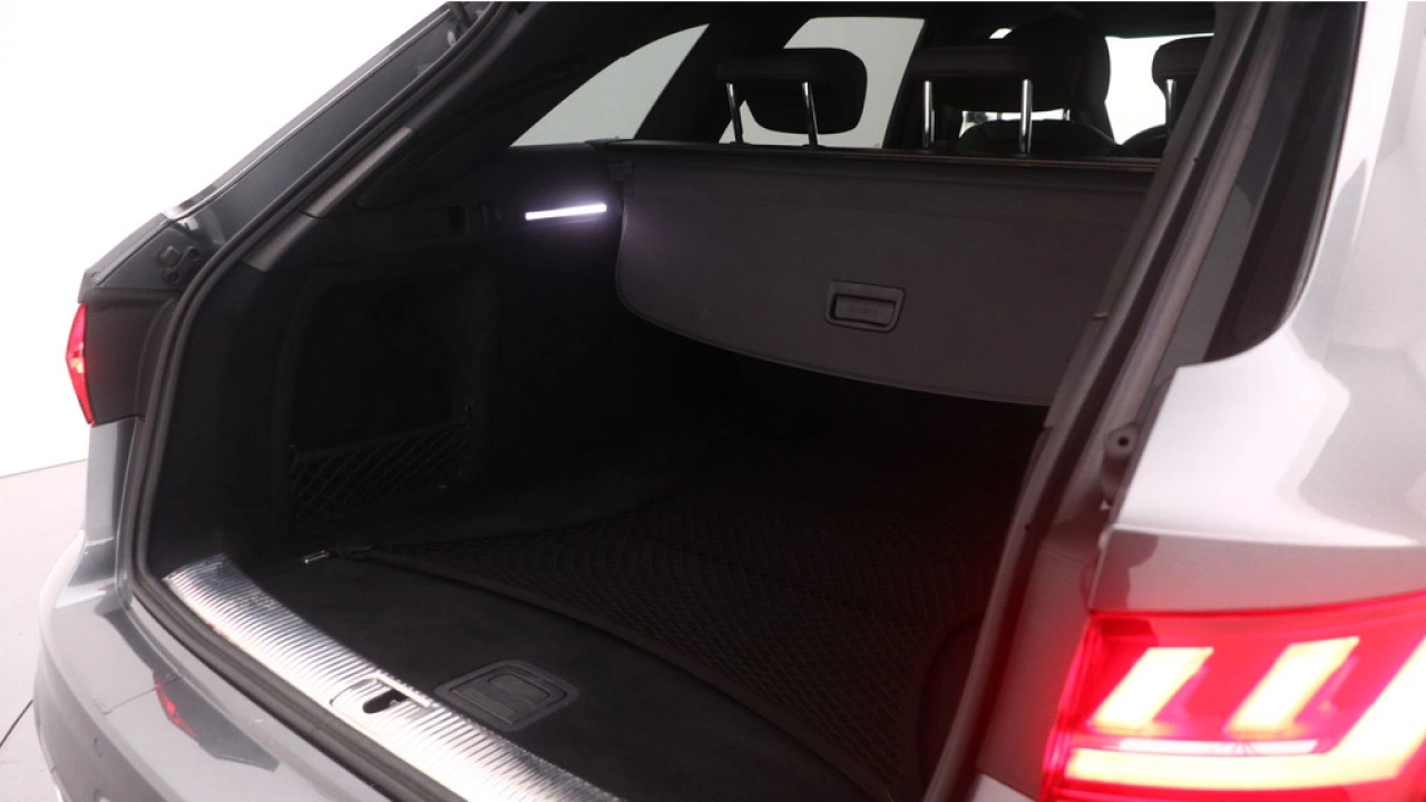 Audi A4 Avant 35 TFSI S edition Competition | Camera | Stoelverwarming | PDC v+a |