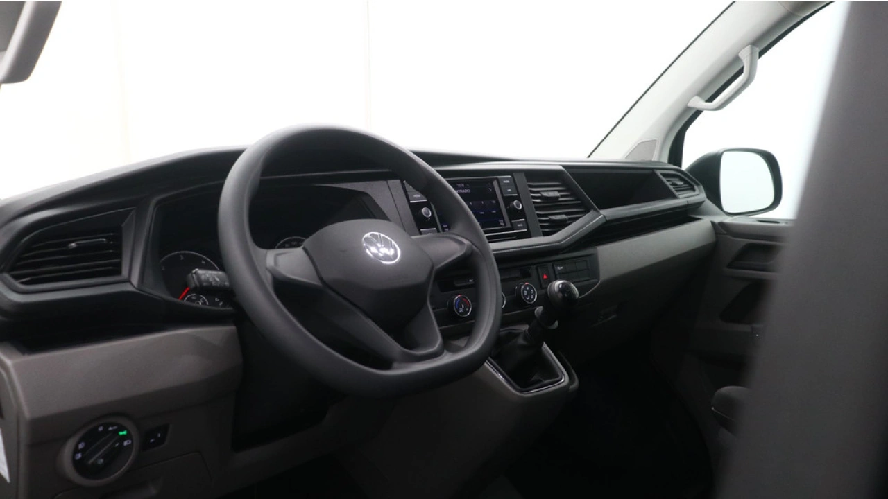 VW Bedrijfswagens Transporter 2.0 TDI L2H1 28 Comfortline Dubbele Cabine