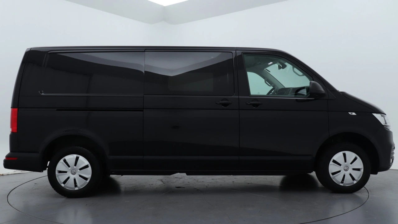 VW Bedrijfswagens Transporter 2.0 TDI L2H1 28 Comfortline Dubbele Cabine