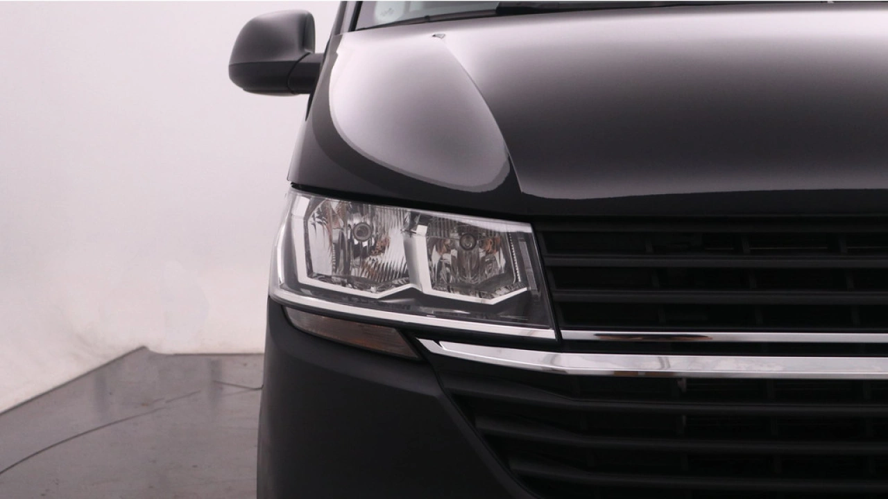 VW Bedrijfswagens Transporter 2.0 TDI L2H1 28 Comfortline Dubbele Cabine