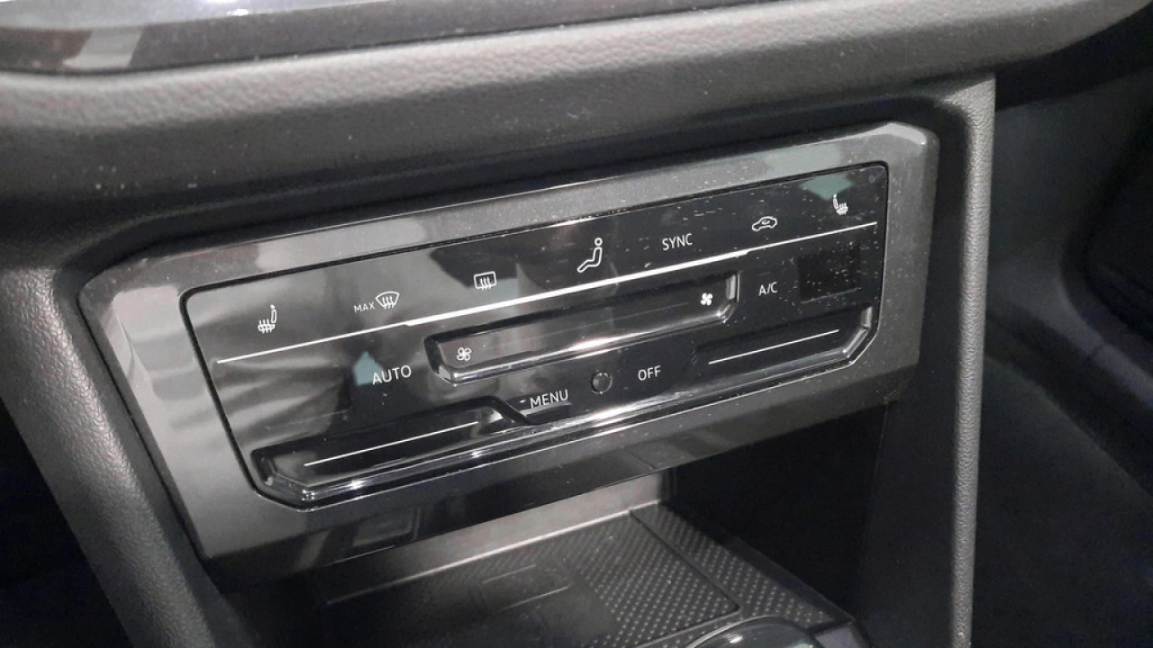 Volkswagen Tiguan 1.5 TSI 150pk Life Business DSG | Trekhaak | Camera