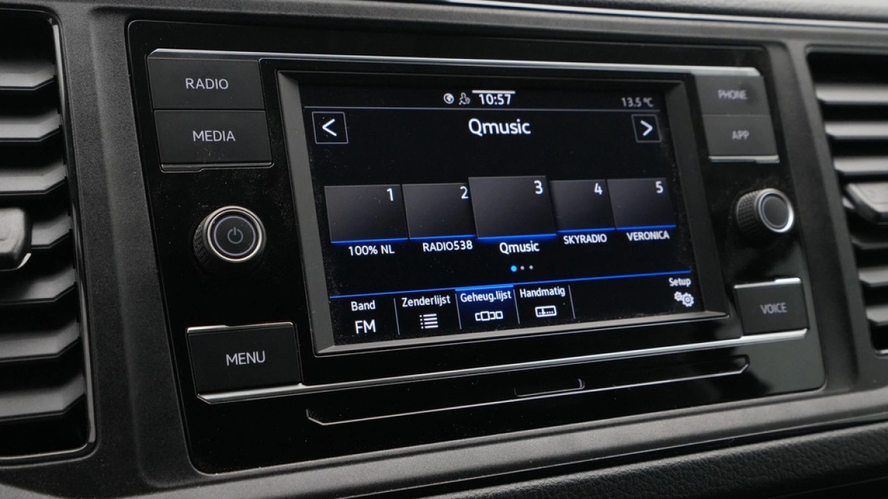 VW Bedrijfswagens Crafter 30 2.0 TDI 140pk DSG L3H3 Highline