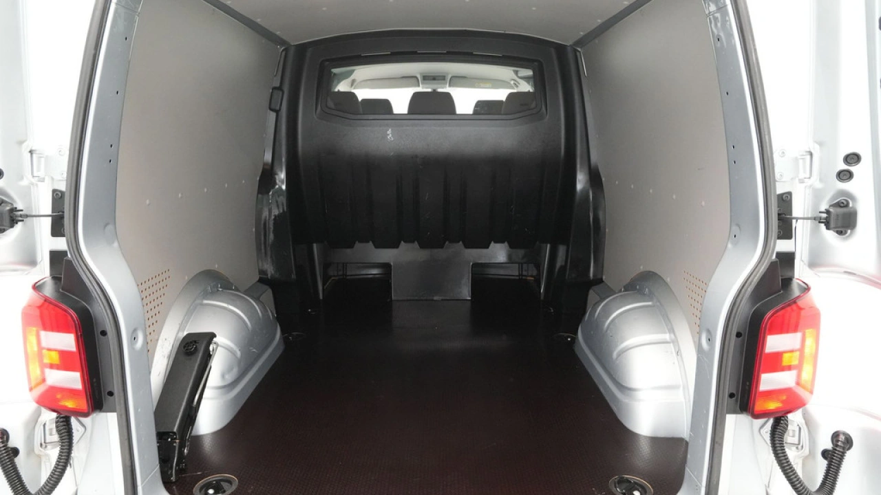 VW Bedrijfswagens Transporter 2.0 TDI L2H1 DC Highline