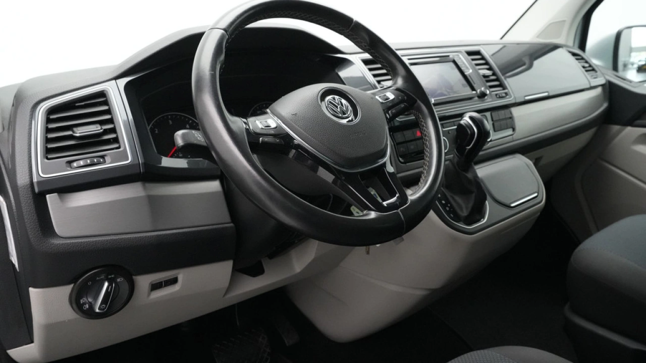 VW Bedrijfswagens Transporter 2.0 TDI L2H1 DC Highline