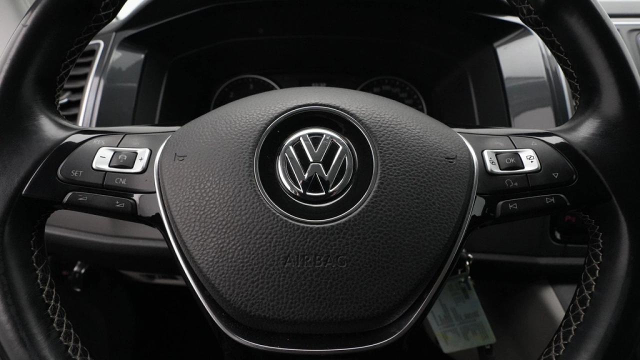 VW Bedrijfswagens Transporter 2.0 TDI L2H1 DC Highline