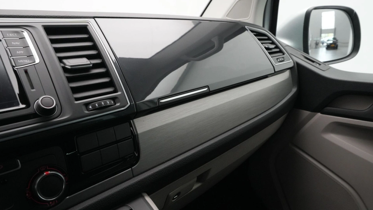 VW Bedrijfswagens Transporter 2.0 TDI L2H1 DC Highline