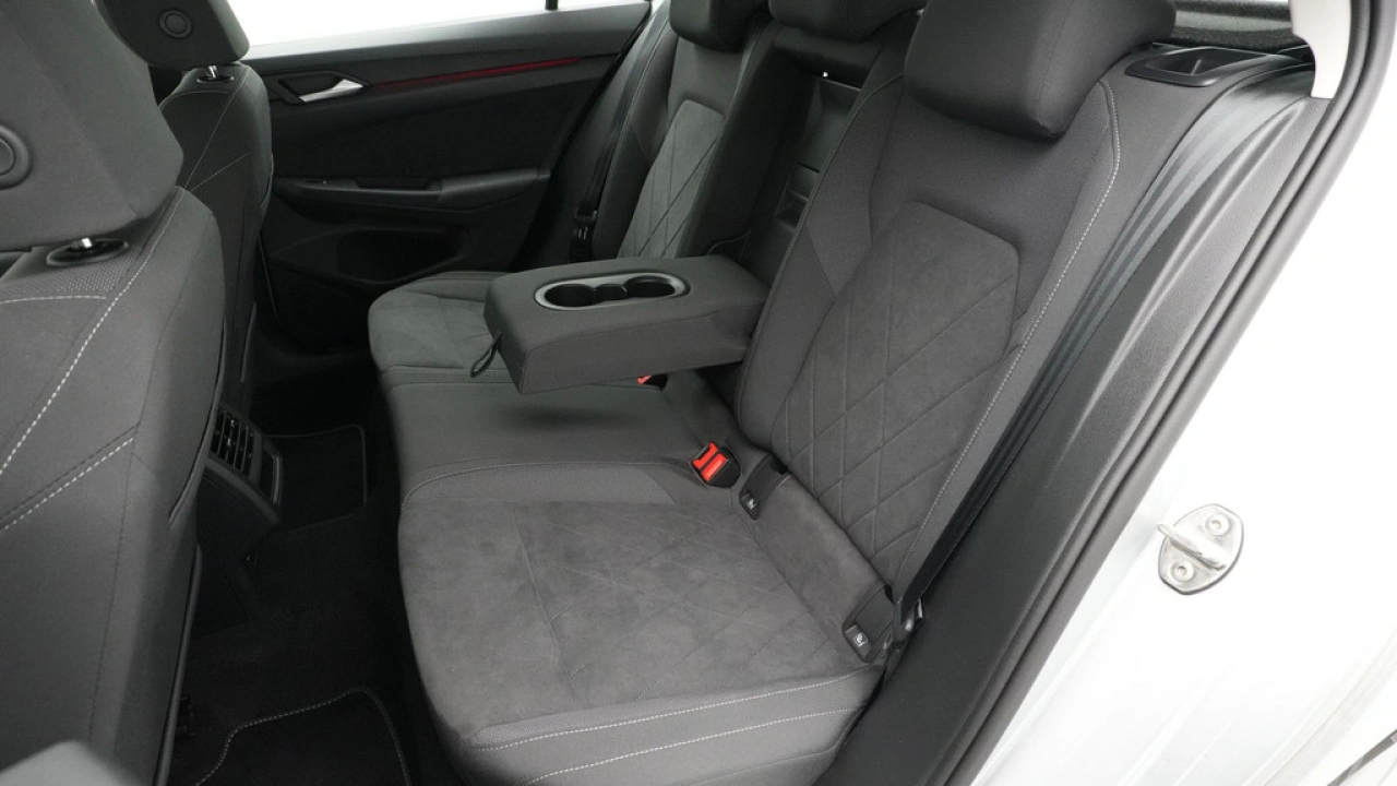 Volkswagen Golf 1.0 eTSI 110pk DSG Life Business