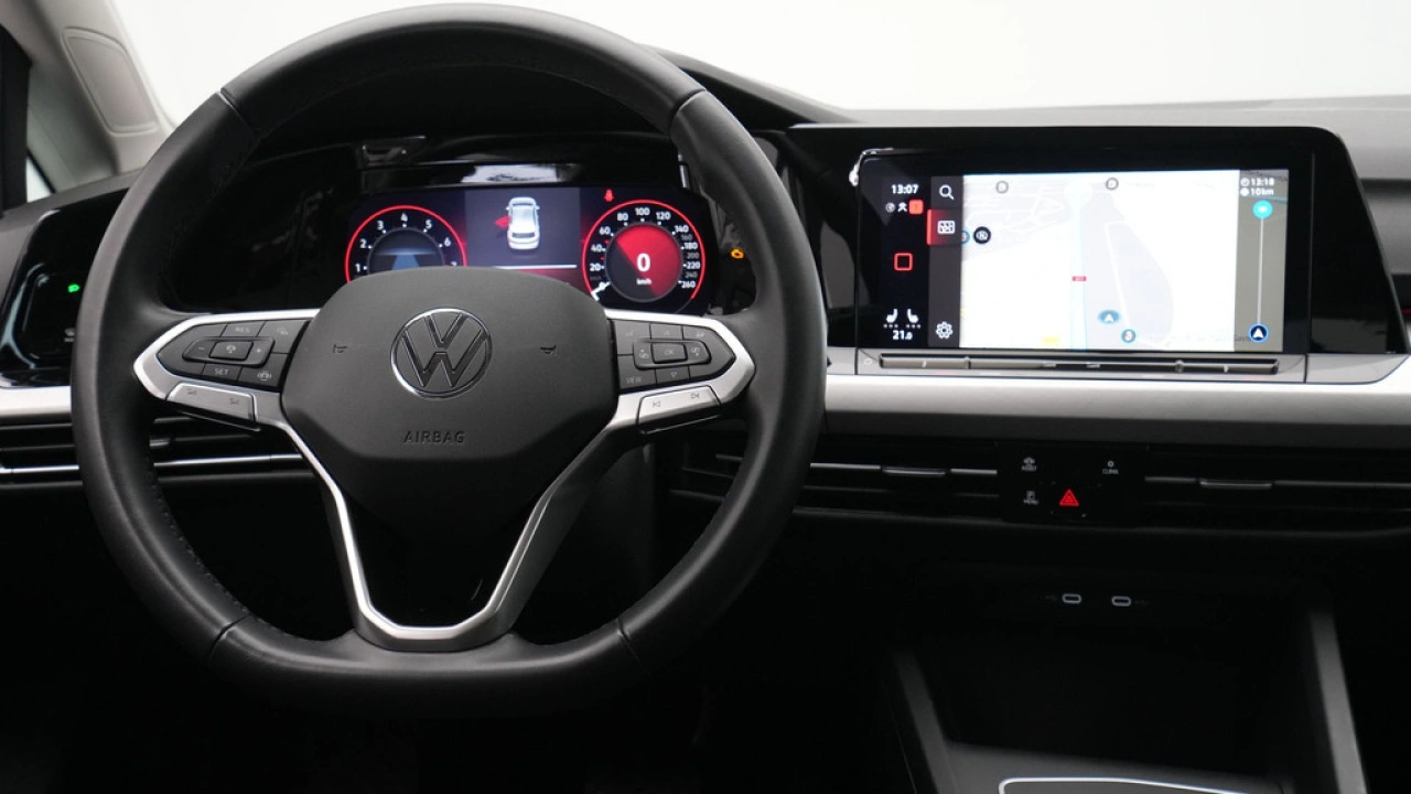 Volkswagen Golf 1.0 eTSI 110pk DSG Life Business