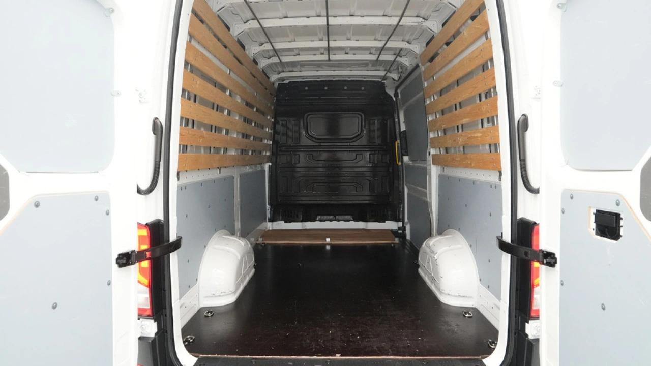 VW Bedrijfswagens Crafter 30 2.0 TDI L3H2 Economy Business