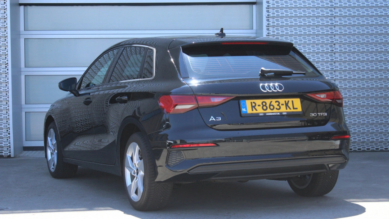 Audi A3 Sportback 30 TFSI 110pk Pro Line / Privacy Glass / 17