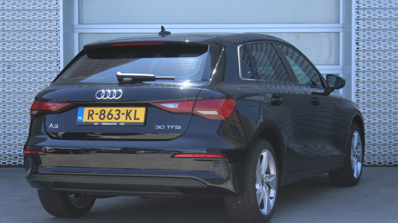 Audi A3 Sportback 30 TFSI 110pk Pro Line / Privacy Glass / 17