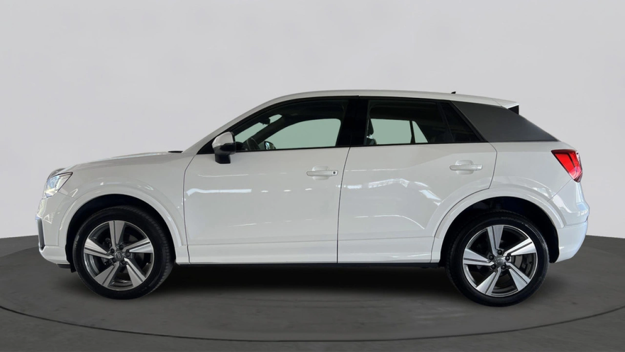 Audi Q2 35 TFSI 150Pk Epic / Pareerhulp V+A / Camera