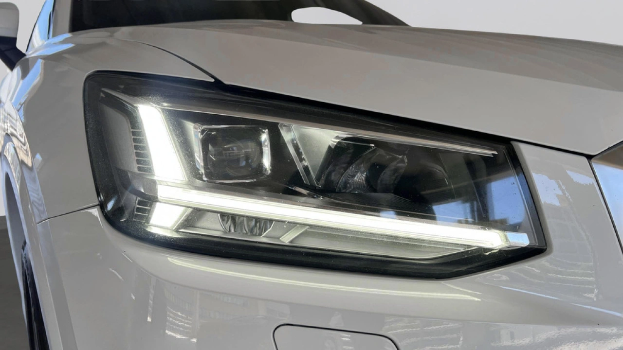 Audi Q2 35 TFSI 150Pk Epic / Pareerhulp V+A / Camera