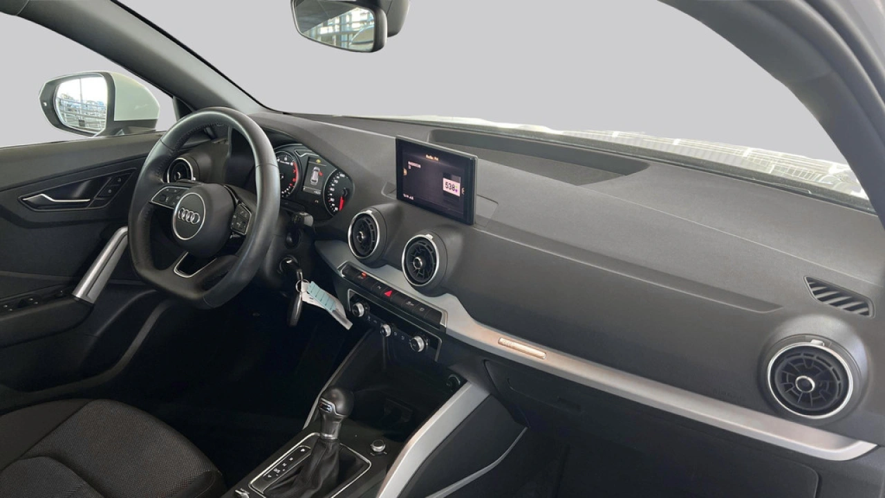 Audi Q2 35 TFSI 150Pk Epic / Pareerhulp V+A / Camera