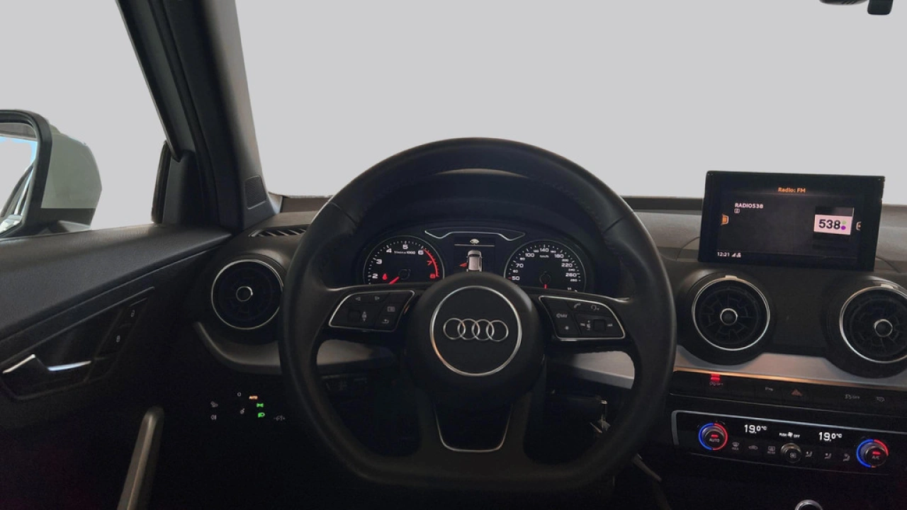 Audi Q2 35 TFSI 150Pk Epic / Pareerhulp V+A / Camera
