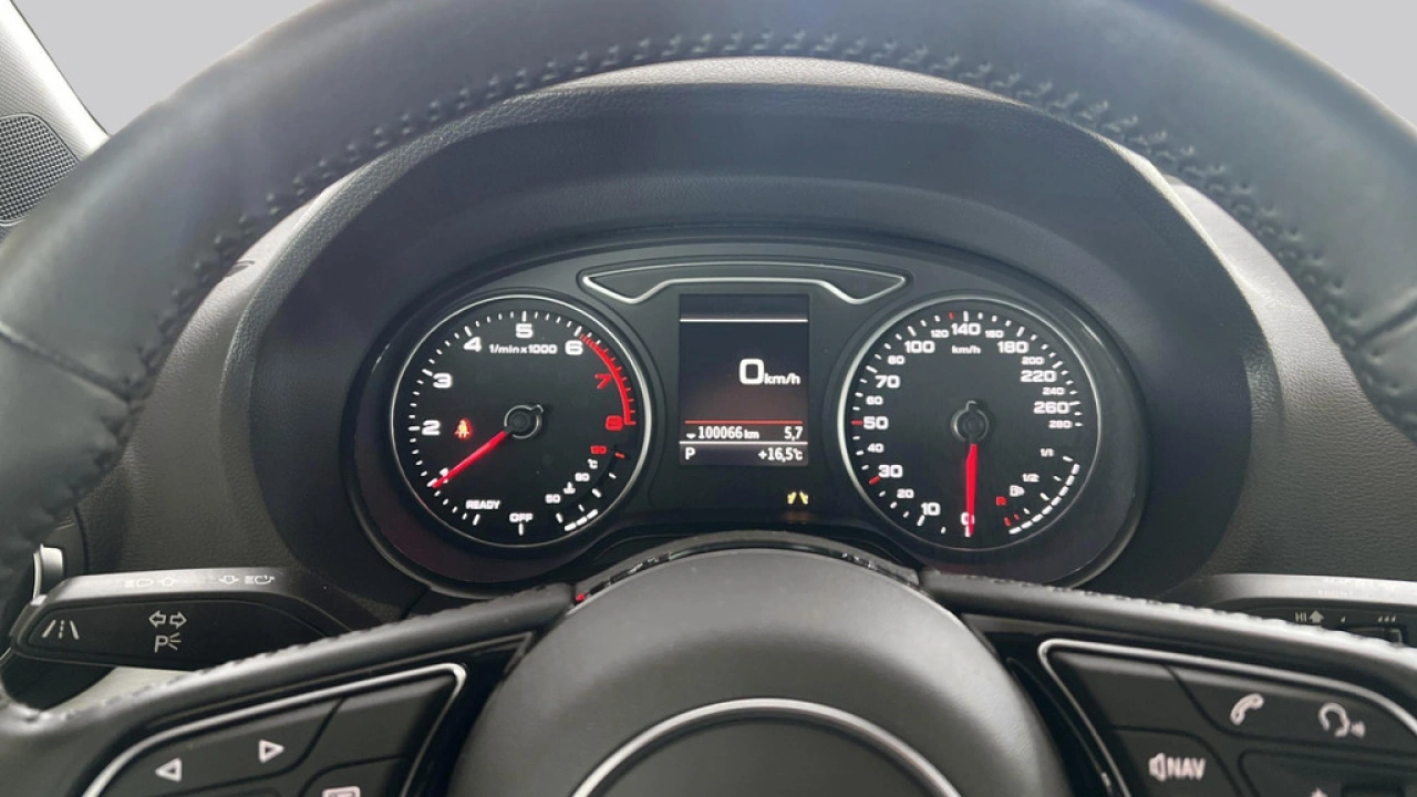 Audi Q2 35 TFSI 150Pk Epic / Pareerhulp V+A / Camera