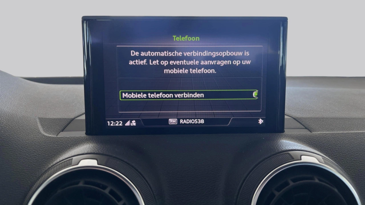 Audi Q2 35 TFSI 150Pk Epic / Pareerhulp V+A / Camera