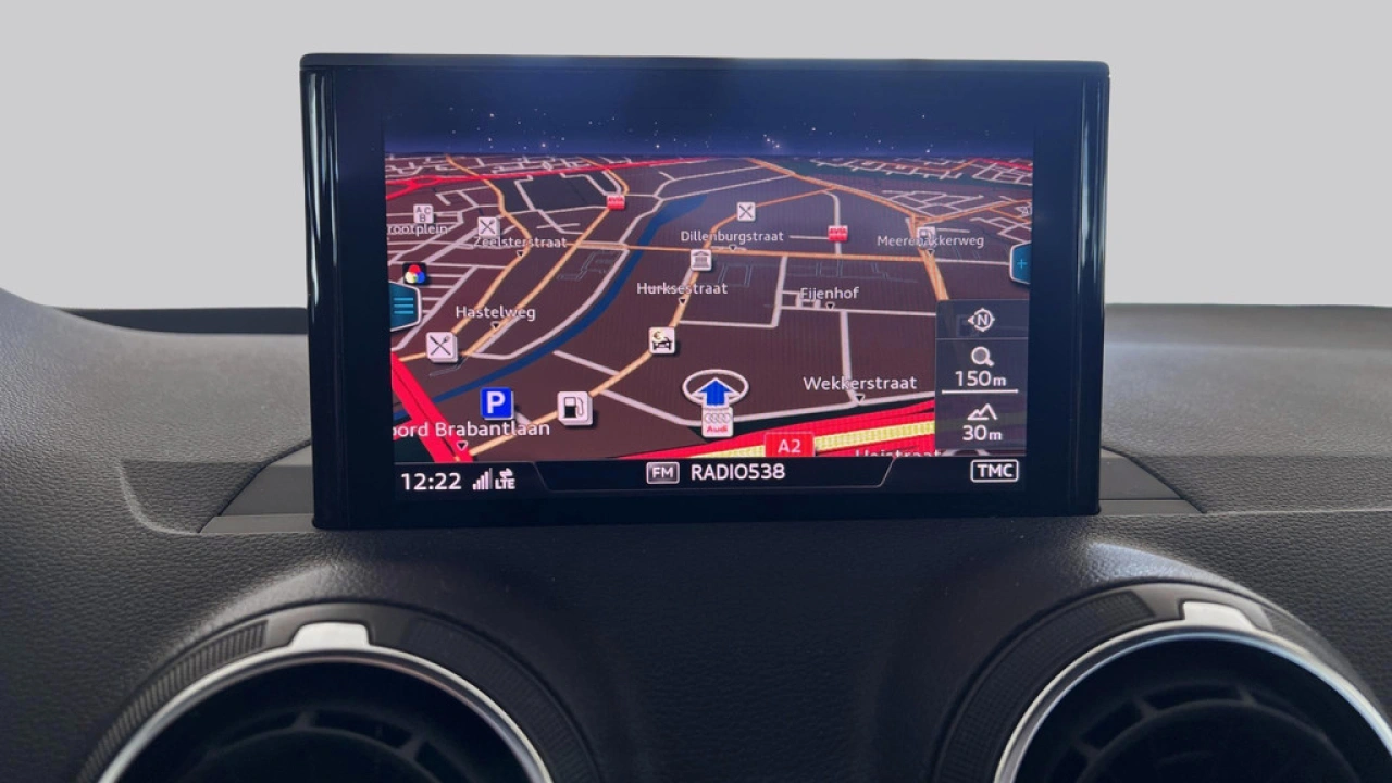 Audi Q2 35 TFSI 150Pk Epic / Pareerhulp V+A / Camera