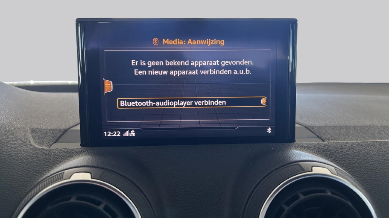 Audi Q2 35 TFSI 150Pk Epic / Pareerhulp V+A / Camera