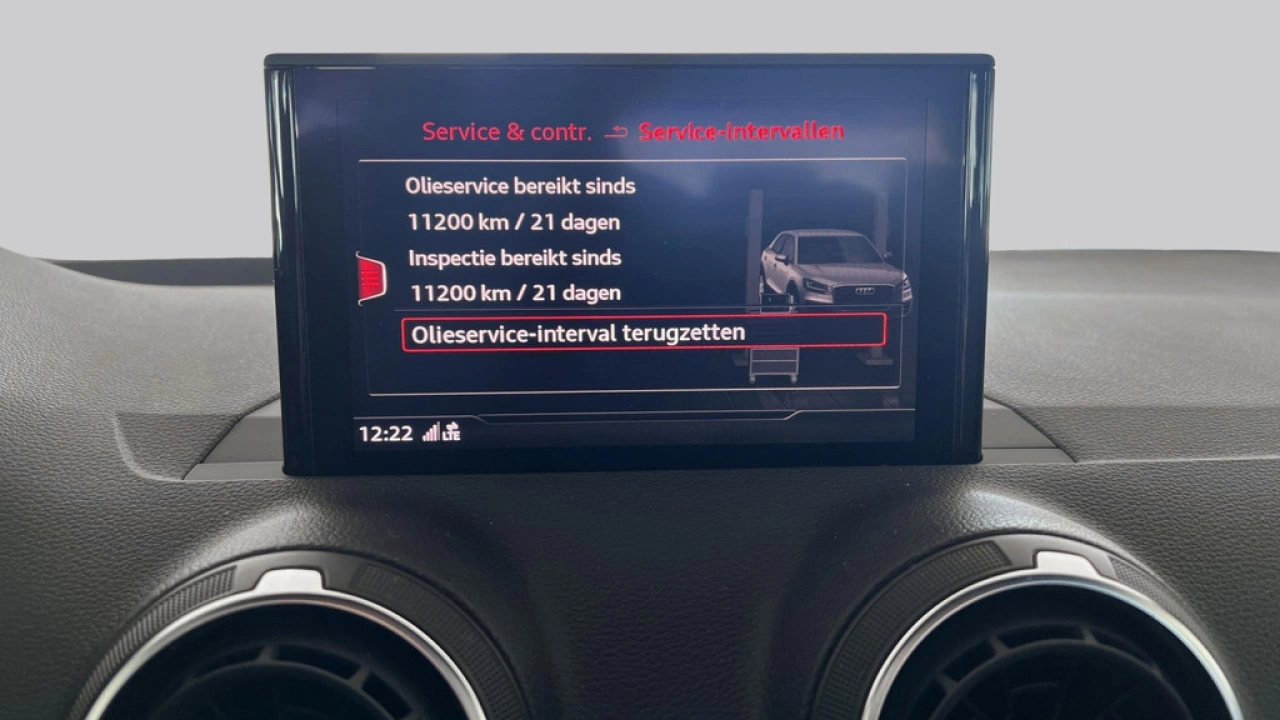 Audi Q2 35 TFSI 150Pk Epic / Pareerhulp V+A / Camera