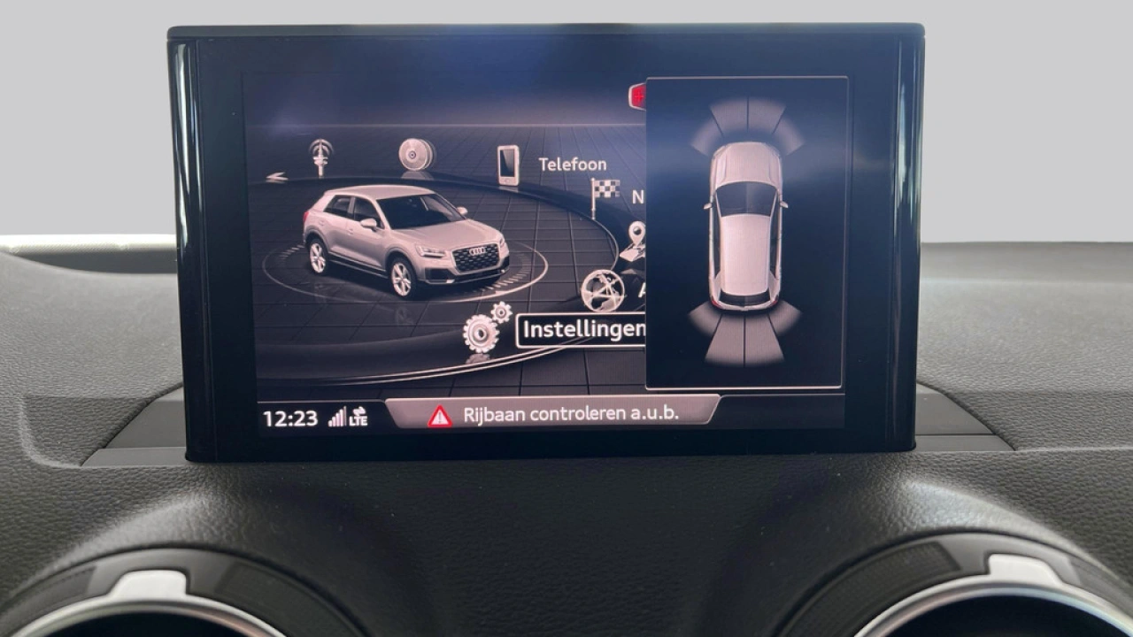 Audi Q2 35 TFSI 150Pk Epic / Pareerhulp V+A / Camera