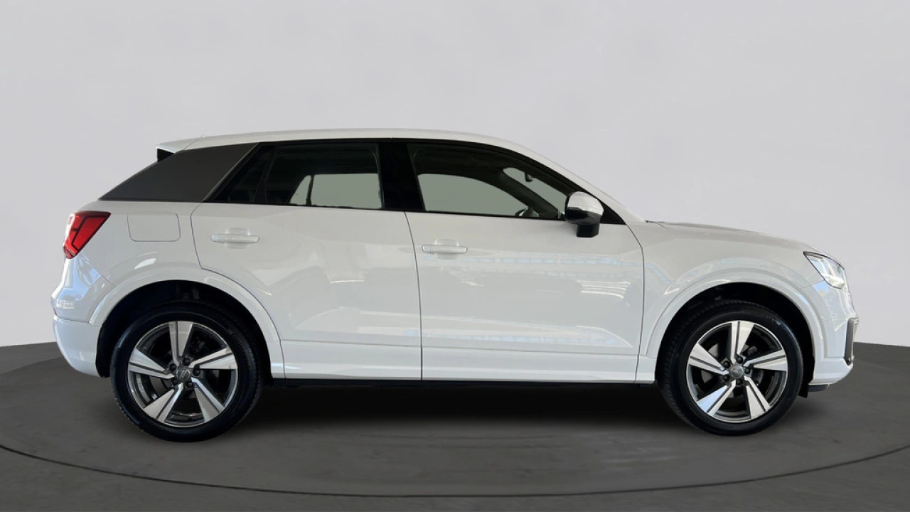 Audi Q2 35 TFSI 150Pk Epic / Pareerhulp V+A / Camera