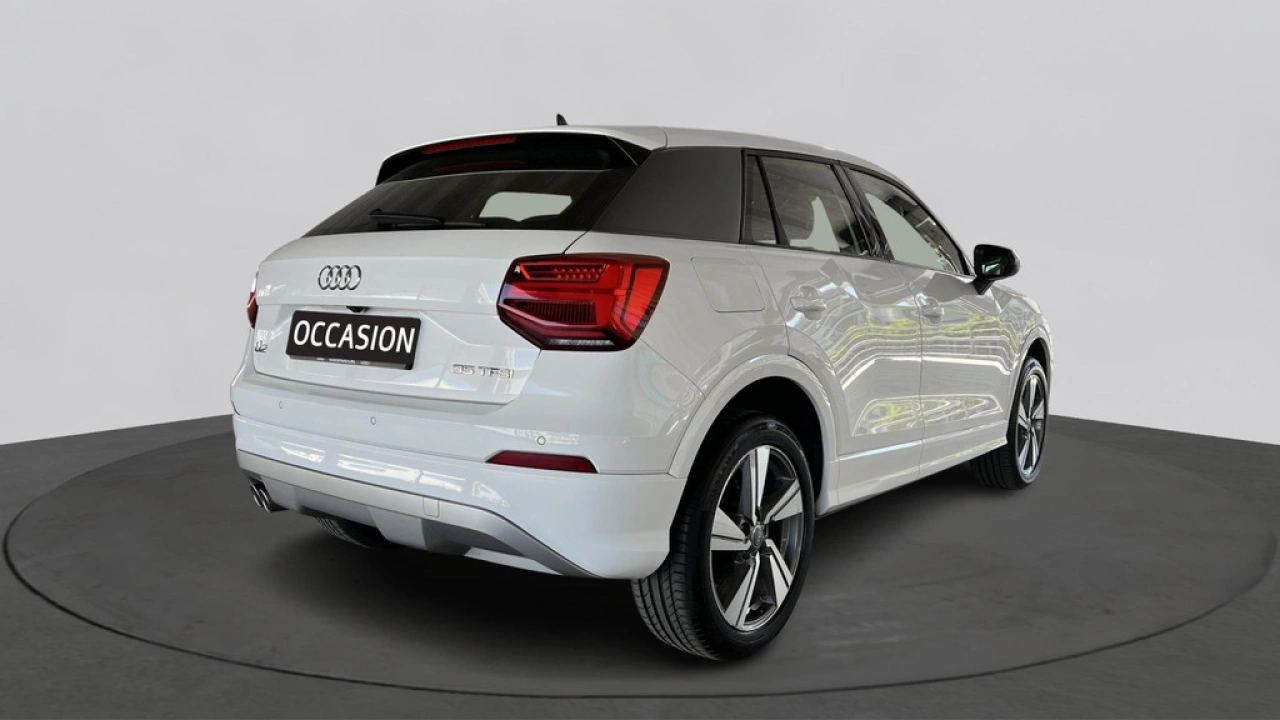 Audi Q2 35 TFSI 150Pk Epic / Pareerhulp V+A / Camera