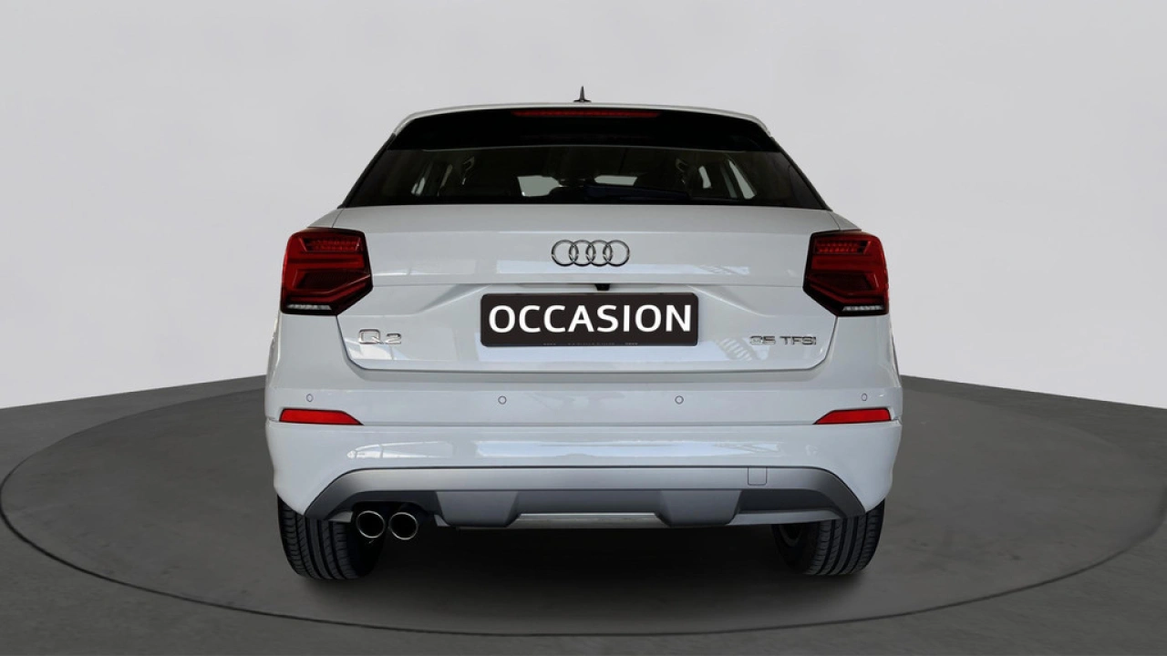 Audi Q2 35 TFSI 150Pk Epic / Pareerhulp V+A / Camera