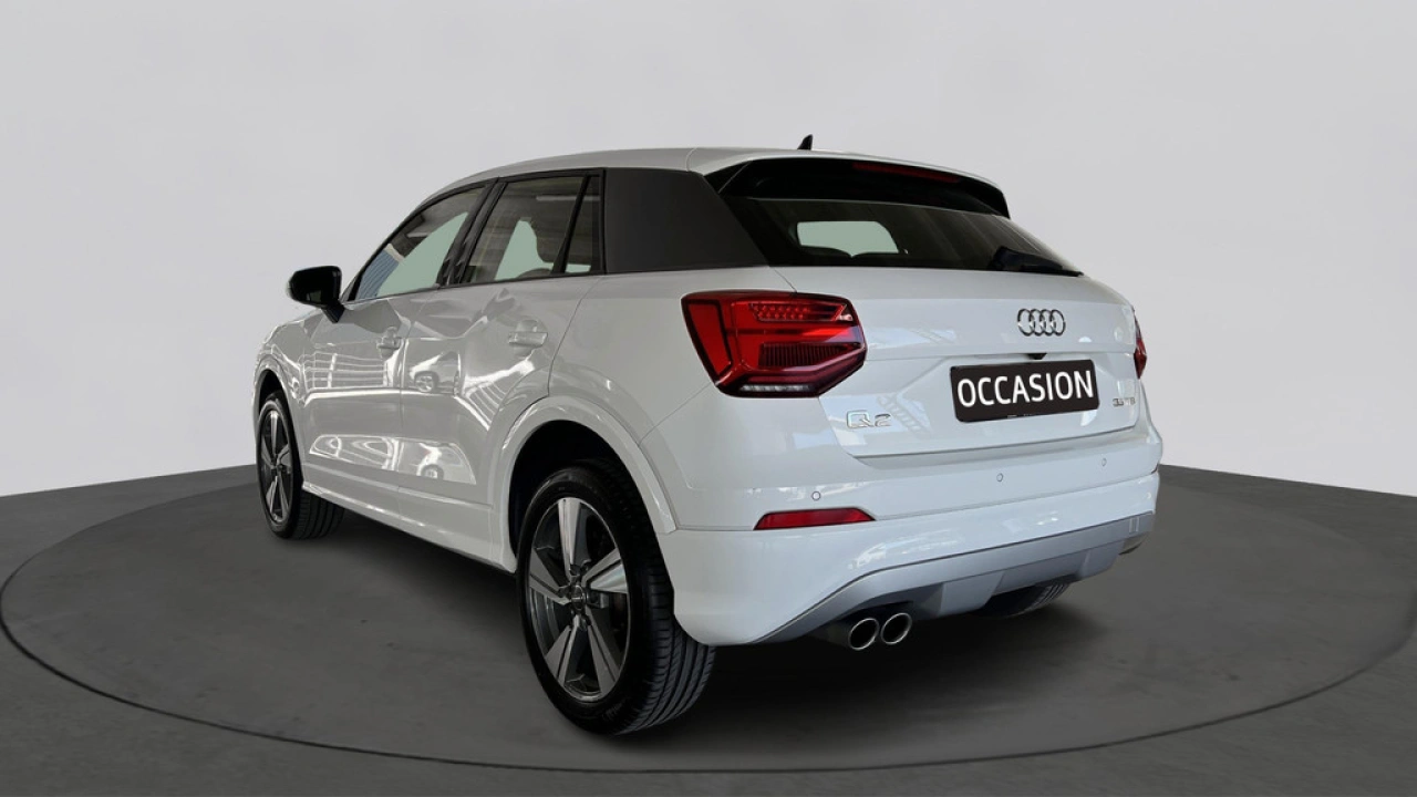 Audi Q2 35 TFSI 150Pk Epic / Pareerhulp V+A / Camera