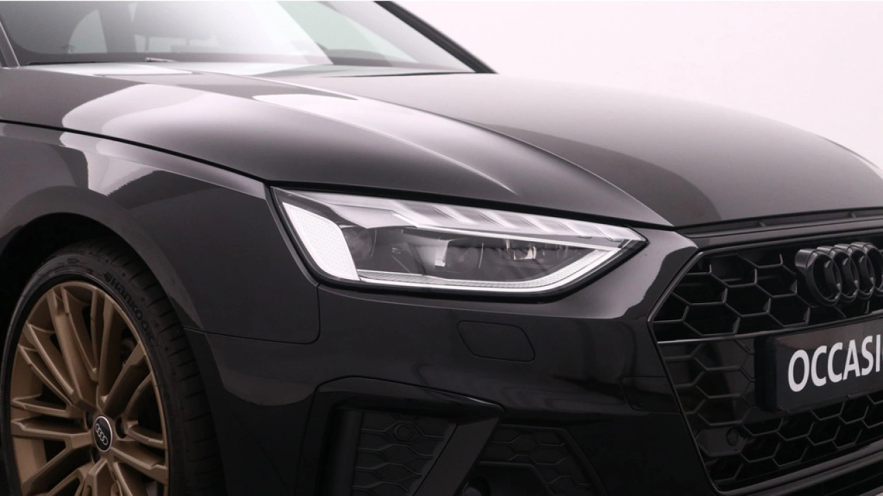 Audi A4 Avant 35 TFSI S Edition Competition | Panodak | Stoelverwarming | Camera | PDC V+A | 19 