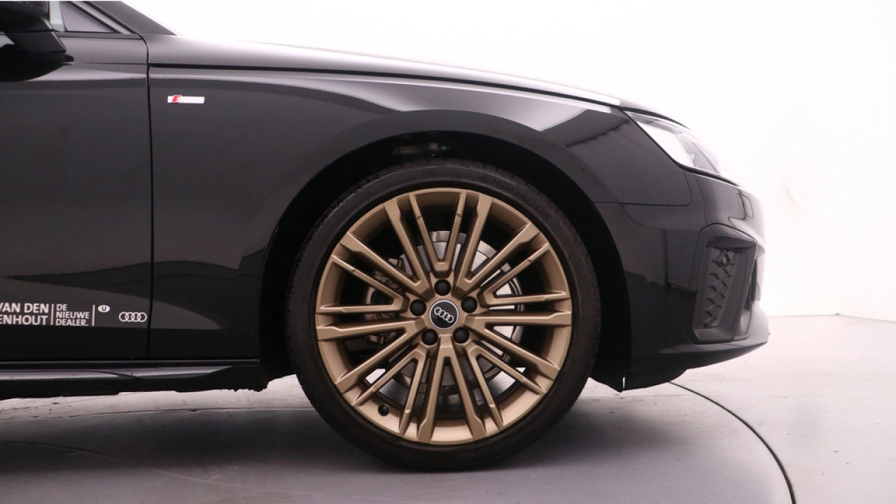 Audi A4 Avant 35 TFSI S Edition Competition | Panodak | Stoelverwarming | Camera | PDC V+A | 19 