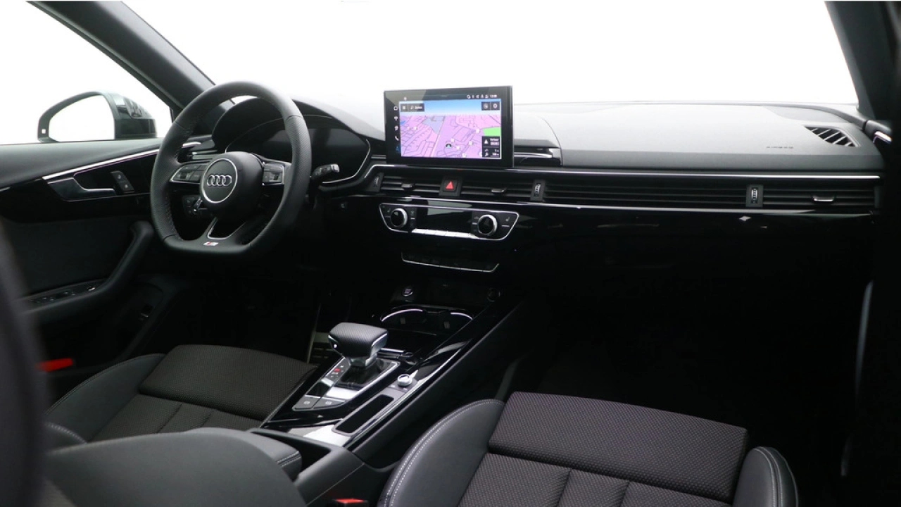 Audi A4 Avant 35 TFSI S Edition Competition | Panodak | Stoelverwarming | Camera | PDC V+A | 19 