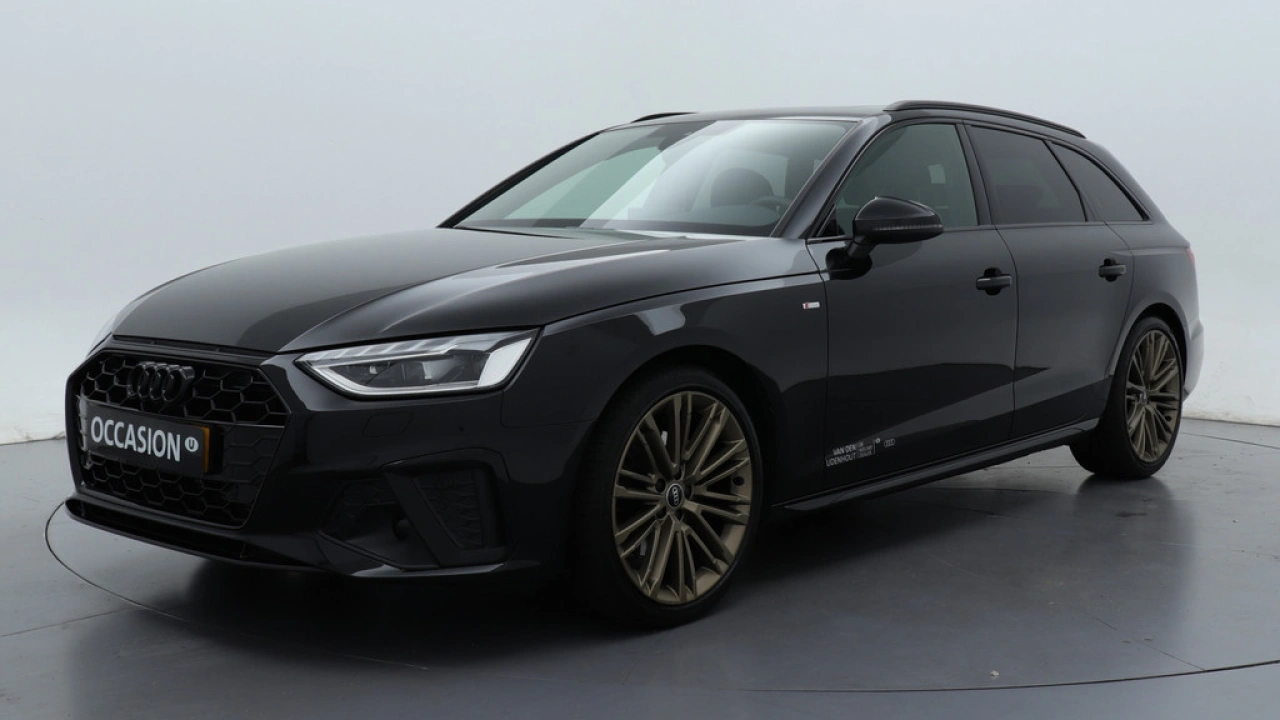Audi A4 Avant 35 TFSI S Edition Competition | Panodak | Stoelverwarming | Camera | PDC V+A | 19 
