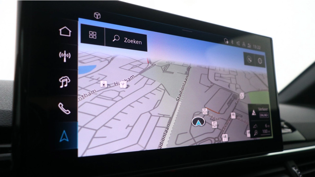 Audi A4 Avant 35 TFSI S Edition Competition | Panodak | Stoelverwarming | Camera | PDC V+A | 19 