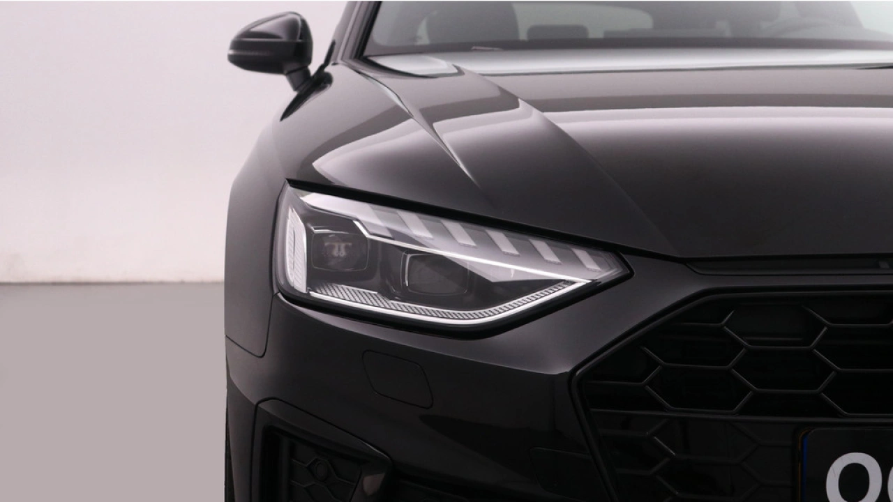 Audi A4 Avant 35 TFSI S Edition Competition | Panodak | Stoelverwarming | Camera | PDC V+A | 19 