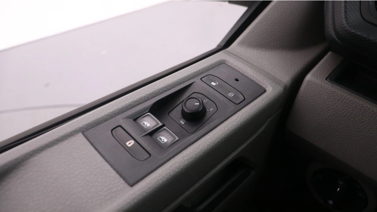 VW Bedrijfswagens Transporter 2.0 TDI L1H1 26 Economy Business