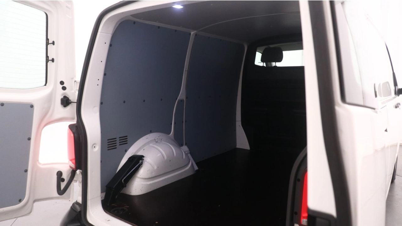 VW Bedrijfswagens Transporter 2.0 TDI L1H1 26 Economy Business