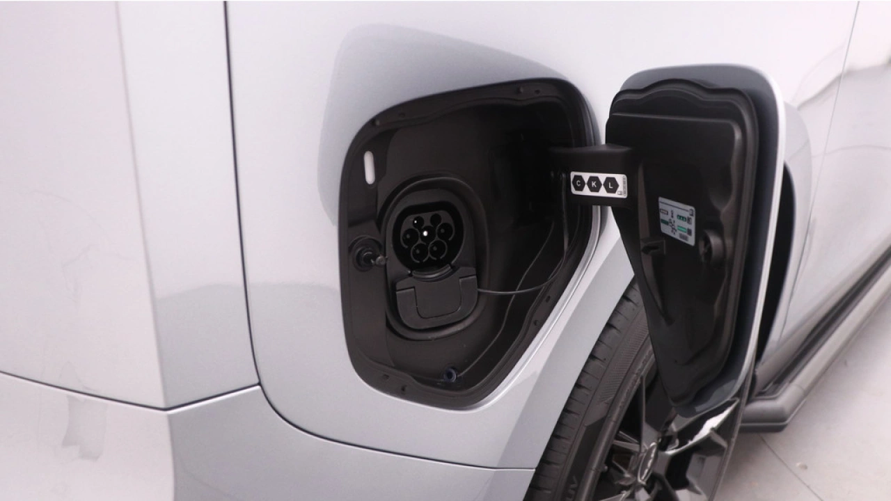 VW Bedrijfswagens ID. Buzz Cargo Bulli edition 79 kWh Red Line