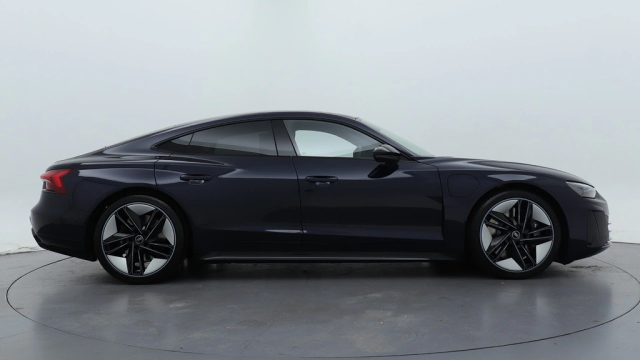 Audi e-tron GT Competition 93 kWh Exclusive Nachtblauw metallic